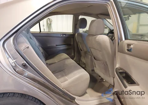 2005 Toyota Camry Le V6 z USA, uszkodzony, nr VIN 4T1BF30K15U620894